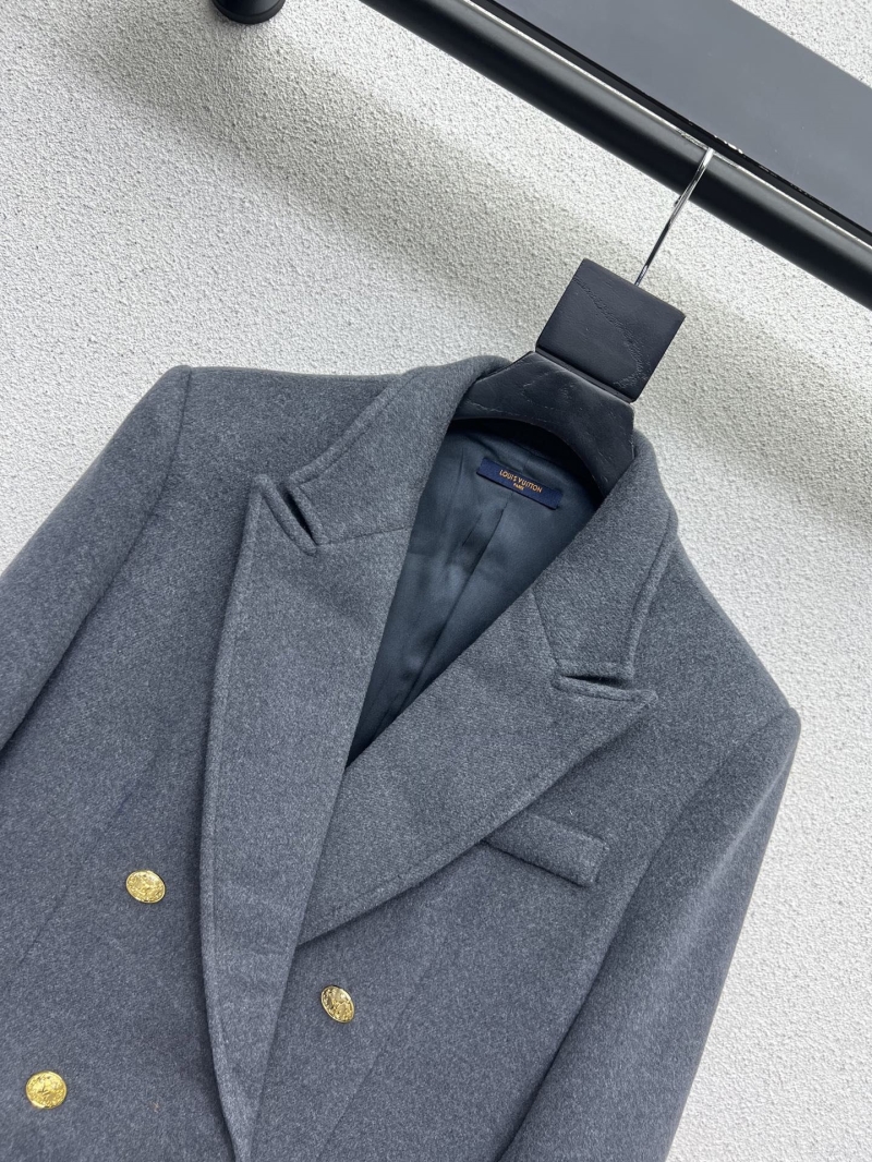 l0vis Vvtt0n outwear